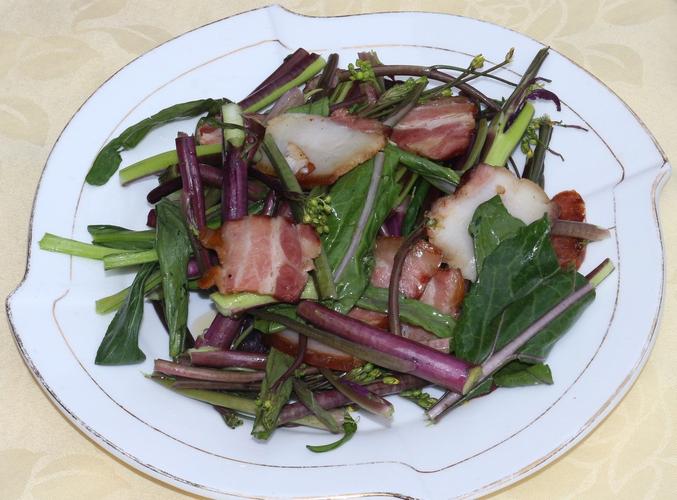 炒腊肉菜苔