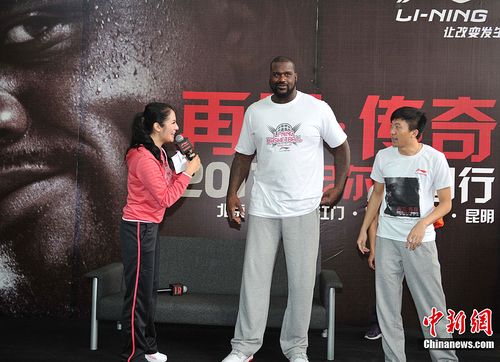 奥尼尔造访昆明现场秀武术