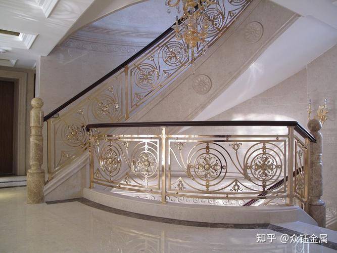 定制别墅弧形铝艺k金楼梯护栏案例