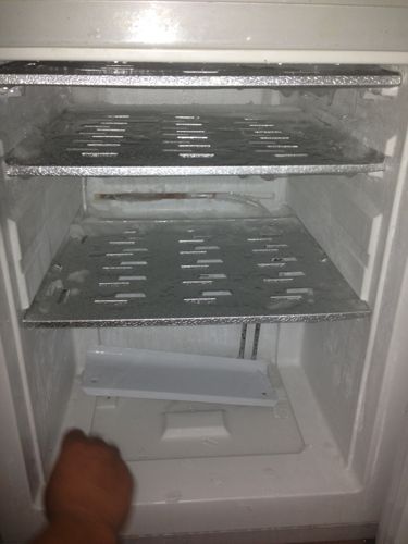 冰箱排水口在那里