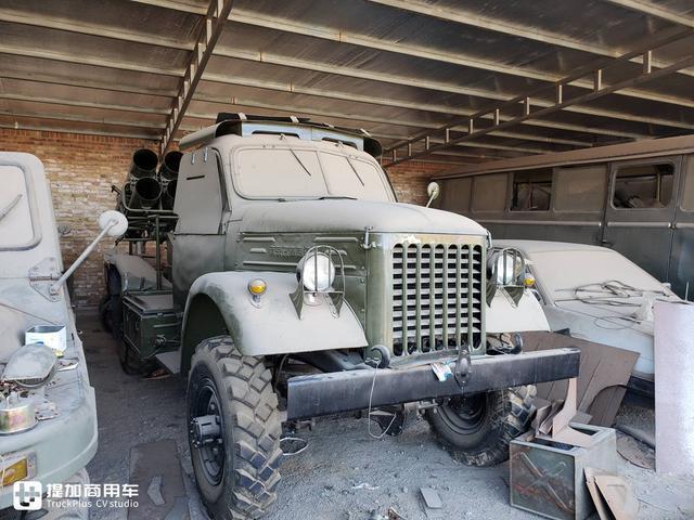 真正的老卡车,最早生产于1948年,现存的前苏联嘎斯63载货车实拍