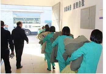 女性进了看守所,都会经历这些事吗,在里面是一种怎么样的体验呢?