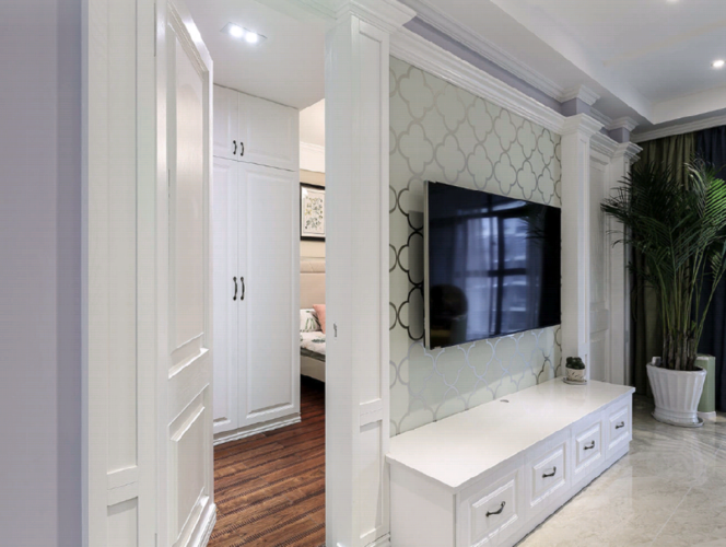 我们在背景墙的设计,结合了整体的造型效果,又巧妙的设计了暗门,让