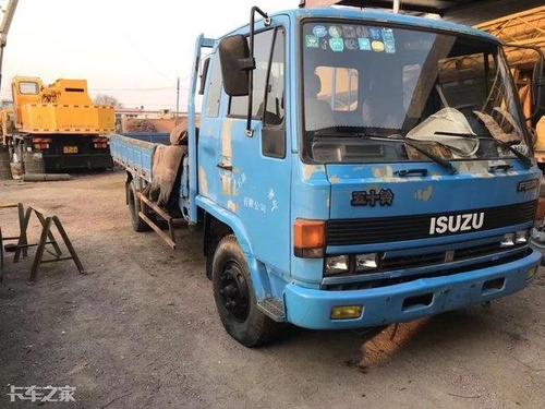20多年前进口的五十铃fsr卡车,它是那段艰苦奋斗岁月
