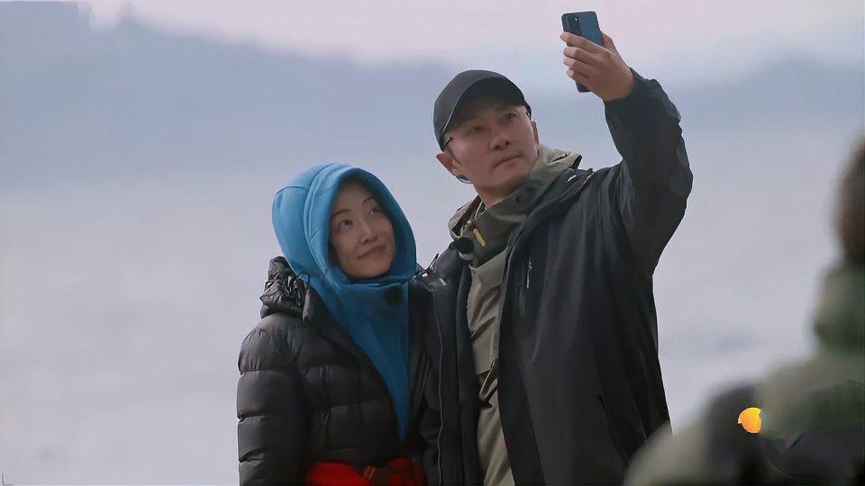 郭柯宇章贺越来越甜,两人主动合照留念,郭采洁被甜到丨爱人