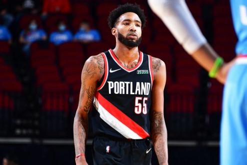 斯托茨:小琼斯伤势有好转,希望能在客场之旅中复出