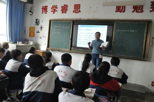 杨静娥老师总是和颜悦色的上课.