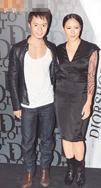 林嘉欣踢爆郑中基爱的文身