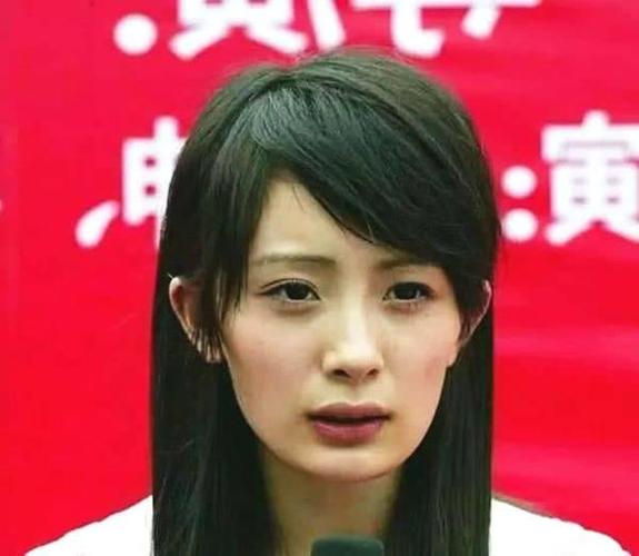 女性没整容照曝光,杨幂宽下巴,赵丽颖土气,就她美到现在!