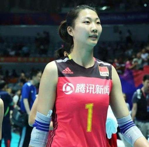 袁心玥紧身训练照,上围丰满,身材圆润,比赛中经常露出