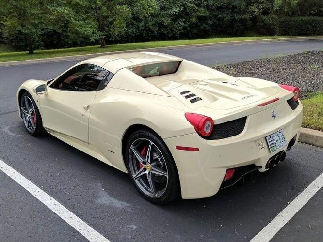 法拉利458 spider,这肤色真少见真漂亮! 全球汽车