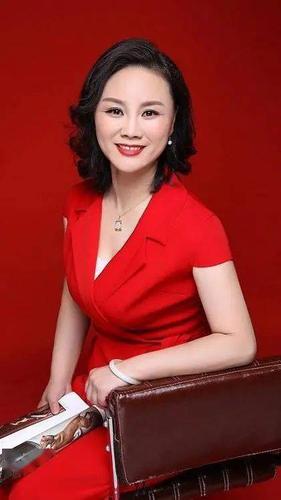 李娟:刻苦磨砺造就的文武全才(附李娟李小雄联袂《杀庙》精彩视频)