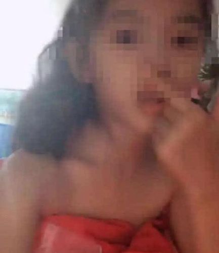 网红主播害人不浅7岁小女孩想红裹着被子拍视频