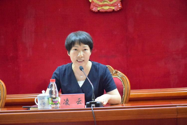 龙华区举行第34个教师节庆祝大会—海口市义龙中学获评"优秀学校团队"