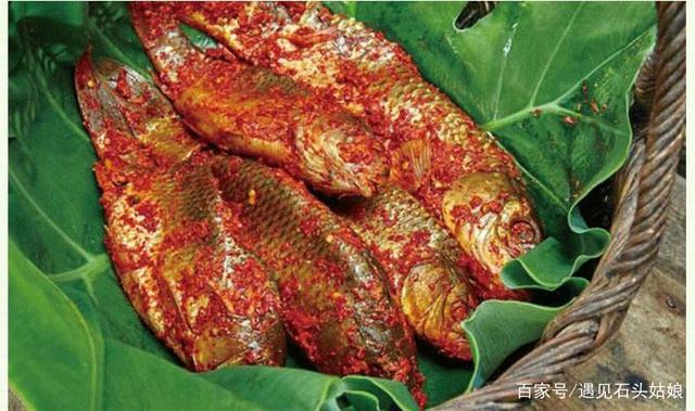 (网络图,侵删) 有的人家,因为收获的稻花鱼多,还腌制稻花酸鱼.