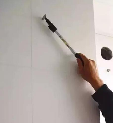 墙面空鼓不处理贴上瓷砖之后很容易造成瓷砖的空鼓和脱落