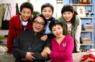 家有儿女的演员的手抄报 少先队员的手抄报