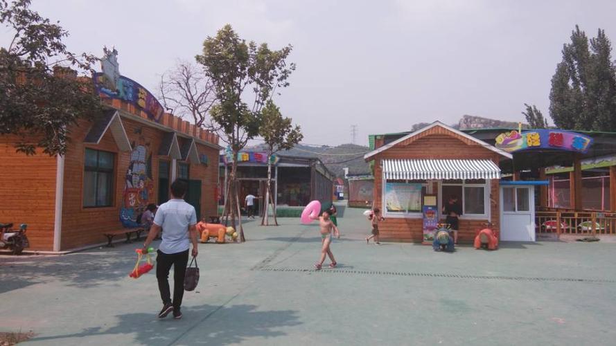 桑园小镇  2018年8月27日我们参加郑州康旅旅行社组织的49元的桑园