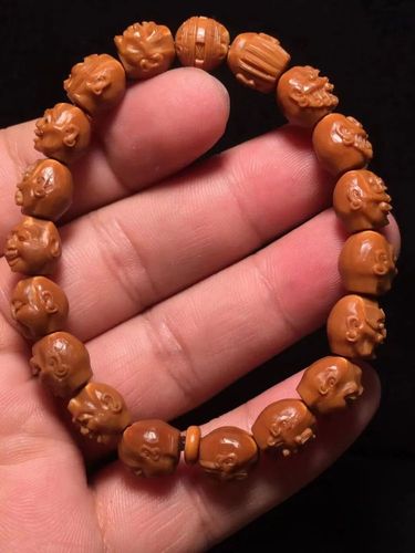 核雕手串可以送人吗?橄榄核雕作品送人有哪些讲究?