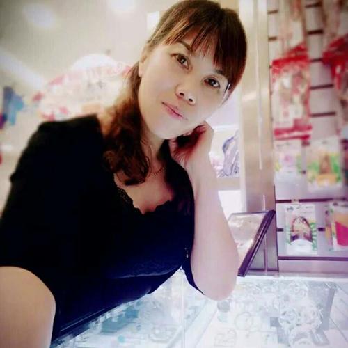 温柔温婉的以纯老板娘