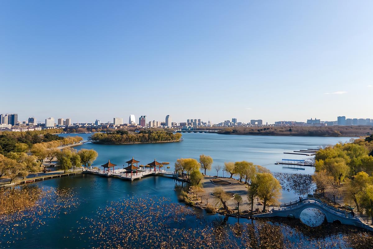 长春南湖公园全国第二大城市公园初冬时的景色依然美如画