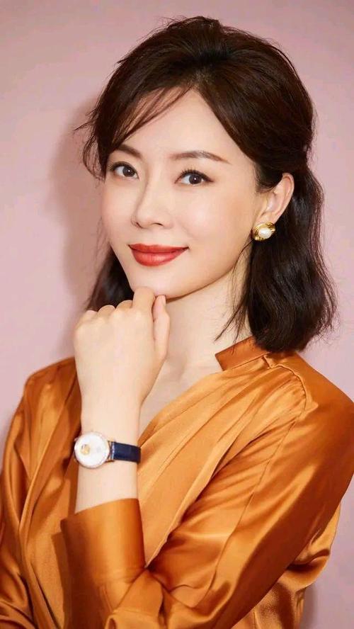 陈数精美壁纸:风韵犹存,端庄优雅,成熟魅力
