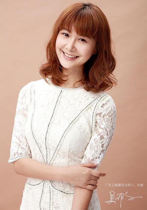 主持人吴瑕写真图片