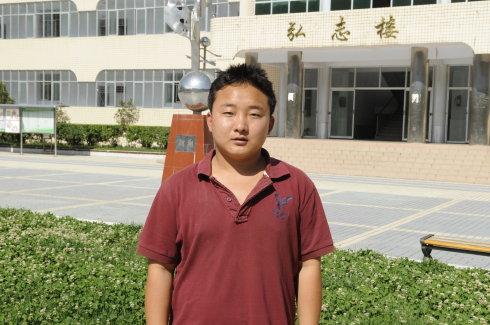 为了灾区的孩子——越西中学高三学生捐出10000元