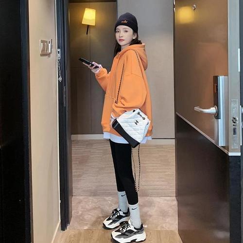 卫衣配打底裤适合什么身材女生穿?第