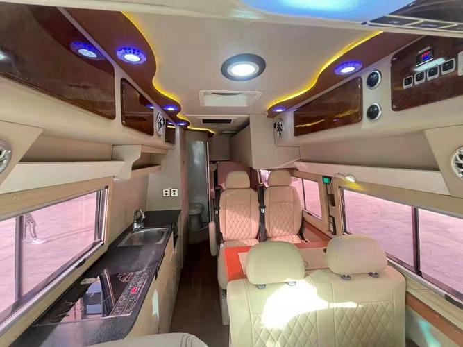 国六依维柯2045四驱房车