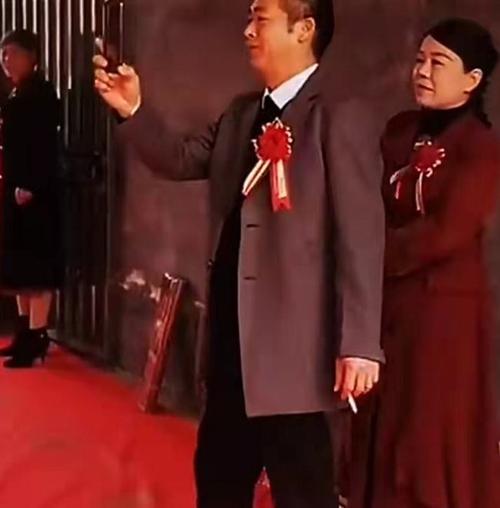 为参加田静弟弟的婚礼许敏特意请假连夜赶到杜新枝却无脸来