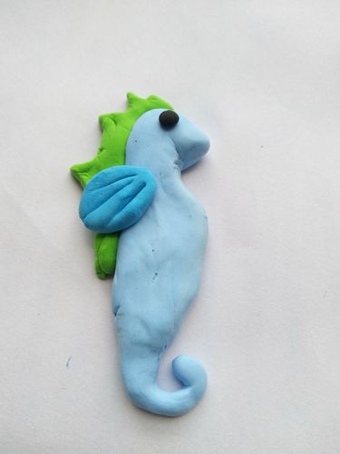 写美篇活动一:彩泥制作  小海马   彩泥制作是幼儿非常喜欢的制作活动