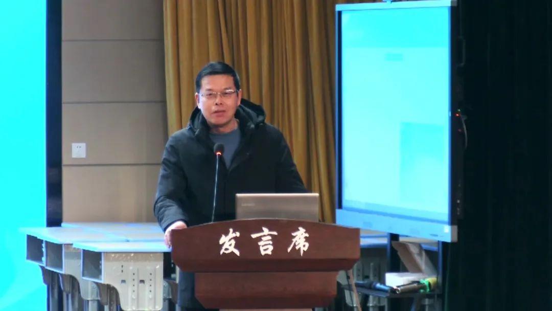 四川省大英中学校长李隆全
