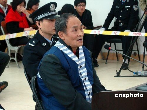 首页 新闻中心 滚动新闻 正文      11月17日上午8:30,周正龙案二审在