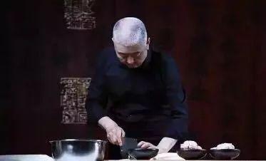 牛金生先生著名川菜大师醉三川厨师顾问牛老爷子对菜品融入了自己的
