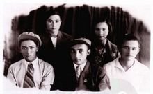 和赛福鼎夫妇合影