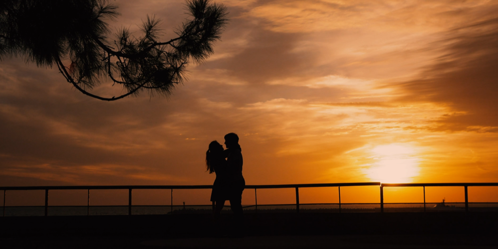 相拥亲吻的实拍视频素材,情侣相拥亲吻的动态剪影非常有唯美艺术感