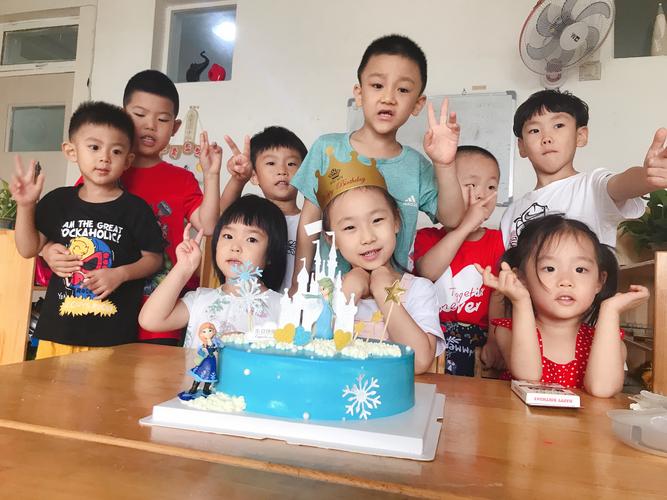 郭奕含小美女生日嗨皮