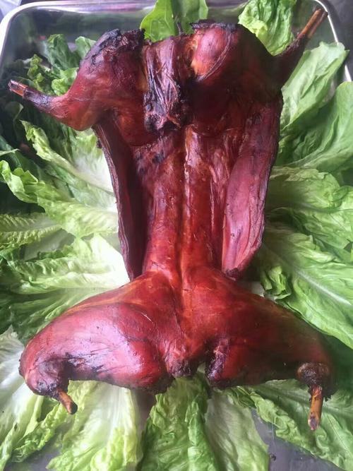 正宗的兔子肉,自己家烤的,绝对美味!快递不邮,联系18058338388.