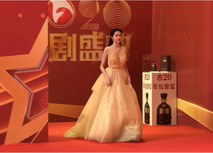 原创国剧盛典怼脸周涛厚粉遮不住皱纹张萌脸僵男星粉刺痘痘暴露