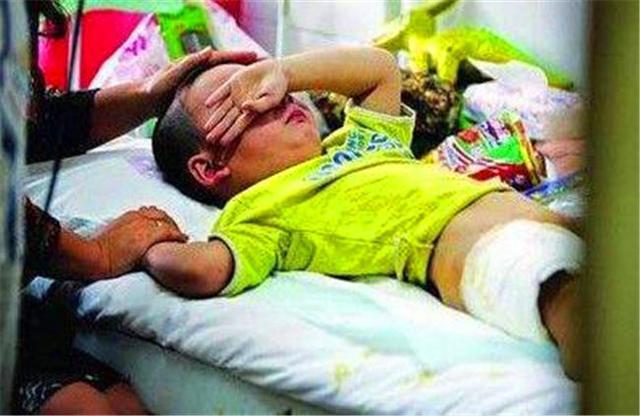 5岁男孩从幼儿园回家,说自己不会尿尿,脱下裤子宝妈炸