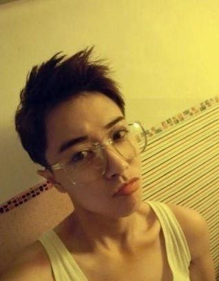 邢雅晨穿的裹胸和衣服都在哪买的
