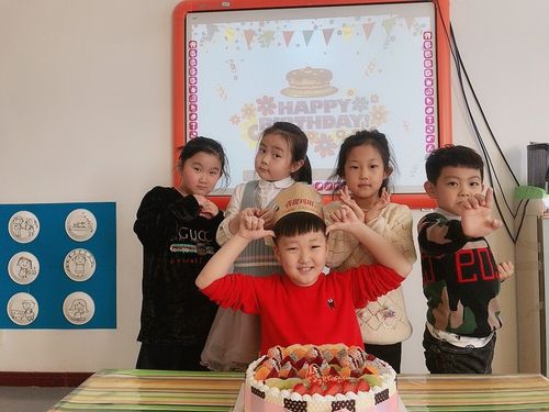 果果一班马铭浩小王子的生日会