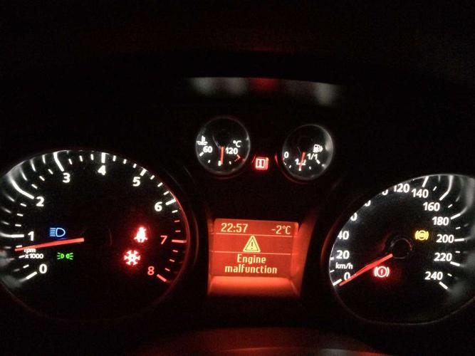 经典福克斯故障灯亮了好几个是啥意思