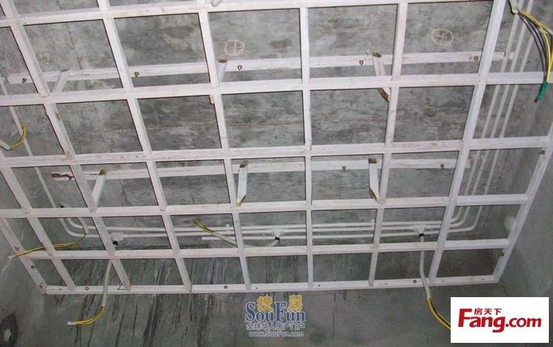 一,直接式顶棚   直接式顶棚  客厅吊顶是在楼板底面直接粘贴其它装饰