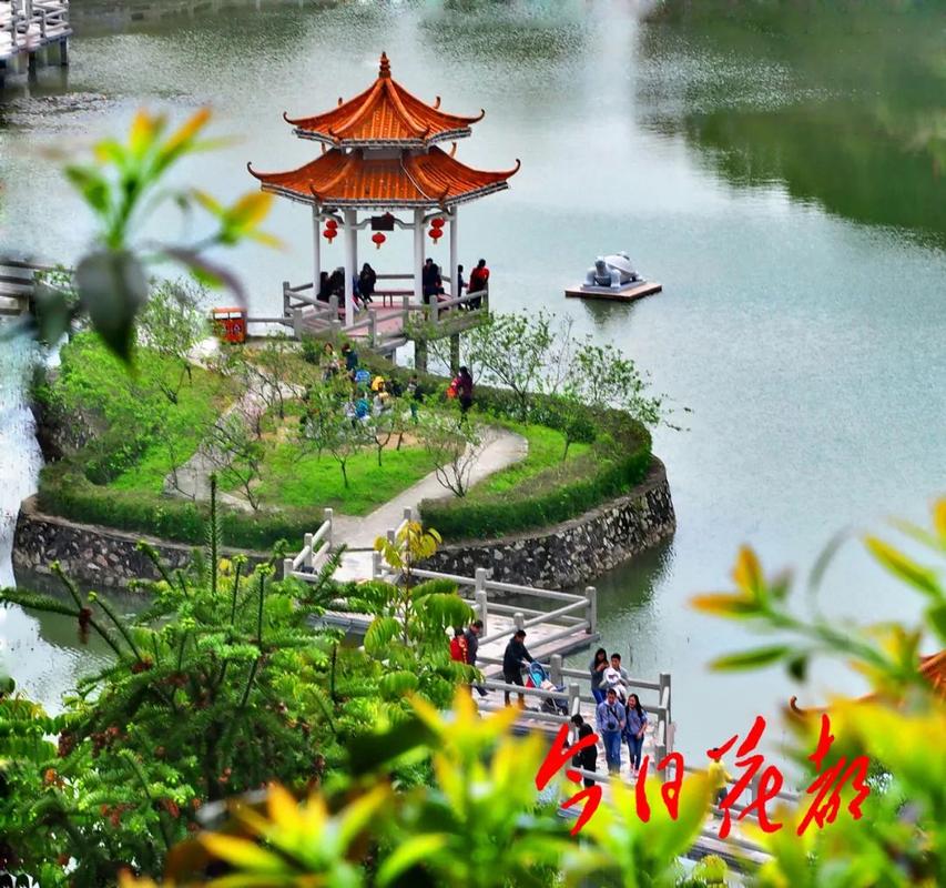 7475芙蓉嶂水上凉亭——摄影:朱浩军7475铜鼓潭瀑布站在水库