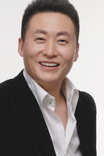 现主持中央电视财经频道《第一时间——雪松读报》,《经济信息联播》