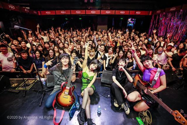 音乐与酒 越嗨越有摇滚乐队 酒水畅饮演出场地:mao livehouse北京参演