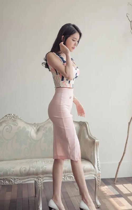 一个女人是脸蛋迷人还是她的身材更吸引人