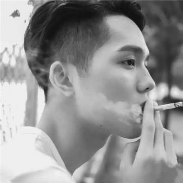 快手头像男生霸气社会抽烟 此去不知道归期请送别我